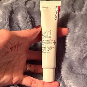 StriVectin Anti-Wrinkle Eye Concentrate with White and Pink Accents